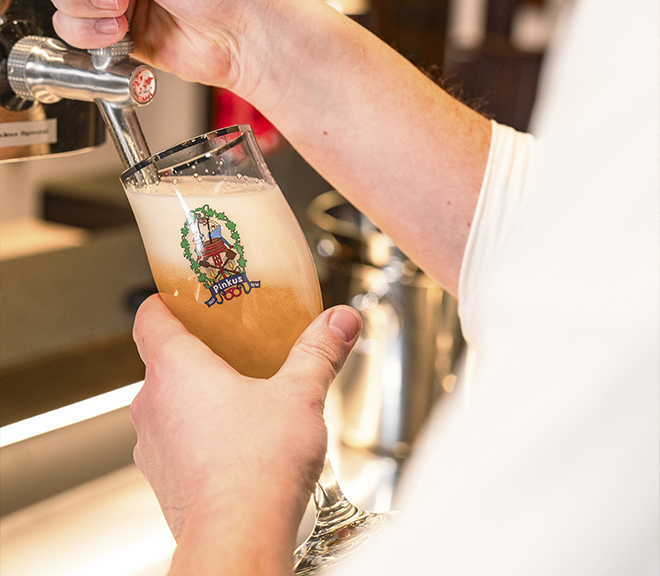 Frisch gezapftes Bier in der Ratsschänke
